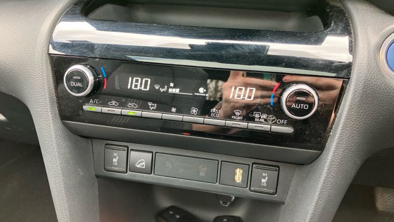 Toyota Yaris Cross 1.5 Hybrid Dynamic AWD 5dr CVT Hybrid Estate